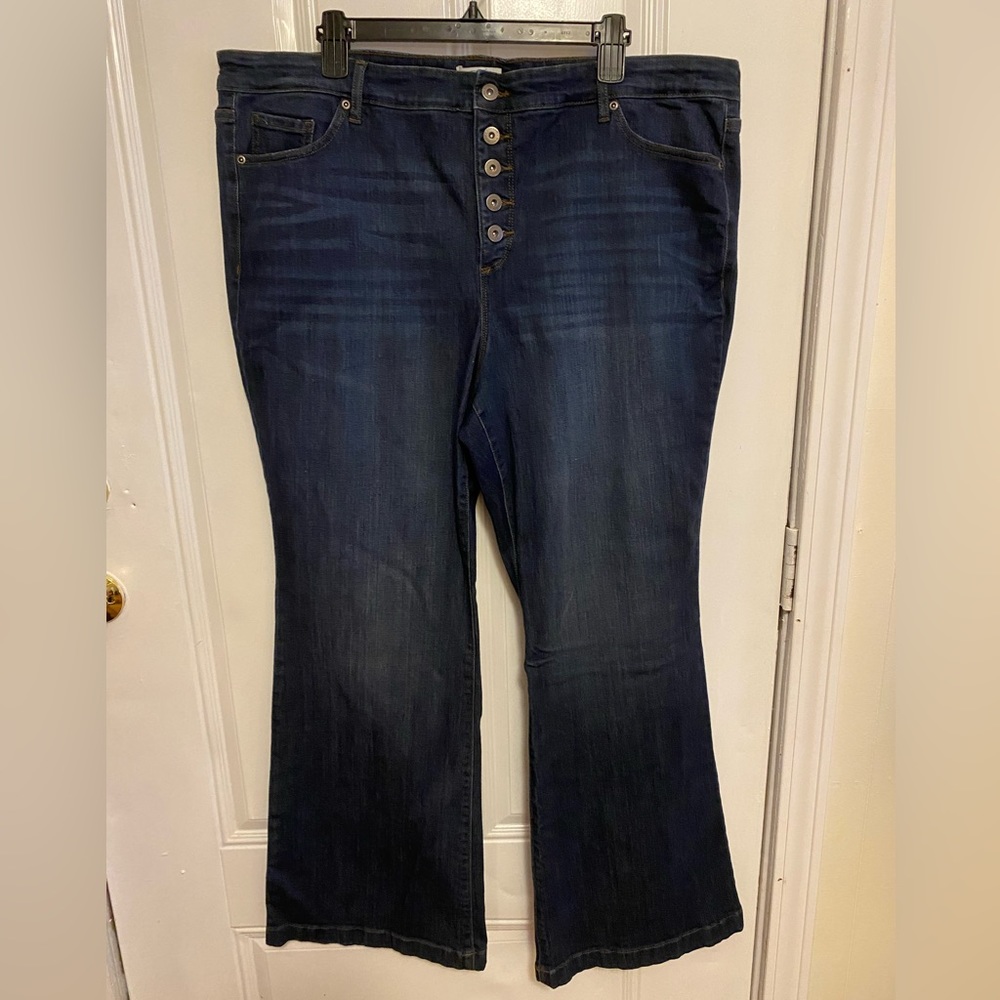 NWOT Sofia Vergara Melissa Flare Jeans Med Blue Womens Size 22 Stretch ButtonFly